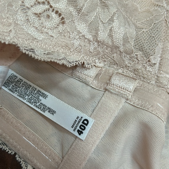 40D Torrid Curve strapless lightly lined bra - Picture 4 of 5